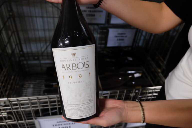 Lire la suite à propos de l’article Domaine Rolet: au coeur d’une incroyable collection de vieux millésimes à Arbois